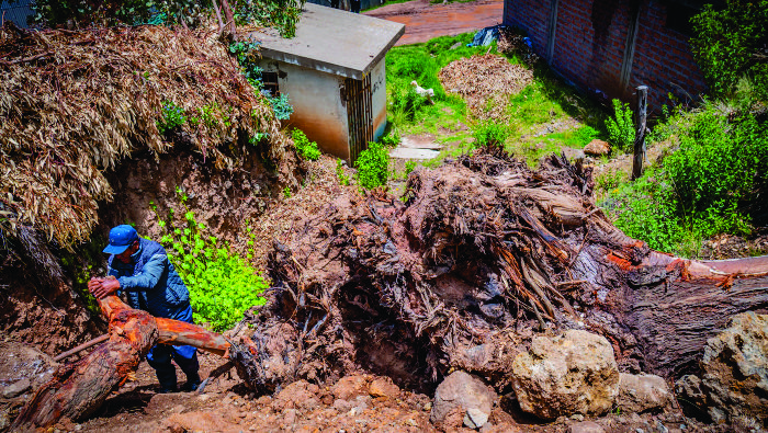 Inmobiliaria obstruye túnel donde se encuentra tendida la línea de conducción de agua potable 