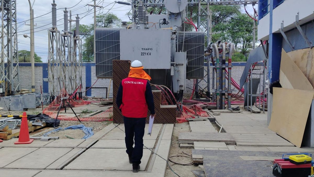 Piura.-  Como parte de un servicio de control simultáneo, la Contraloría General de la República indaga por el prolongado corte de energía eléctrica que afecta a varios sectores de la ciudad desde la madrugada del último domingo y sigue de cerca las acciones de la empresa regional de servicio público de electricidad Electronoroeste S.A. (Enosa) para el pronto restablecimiento del suministro.