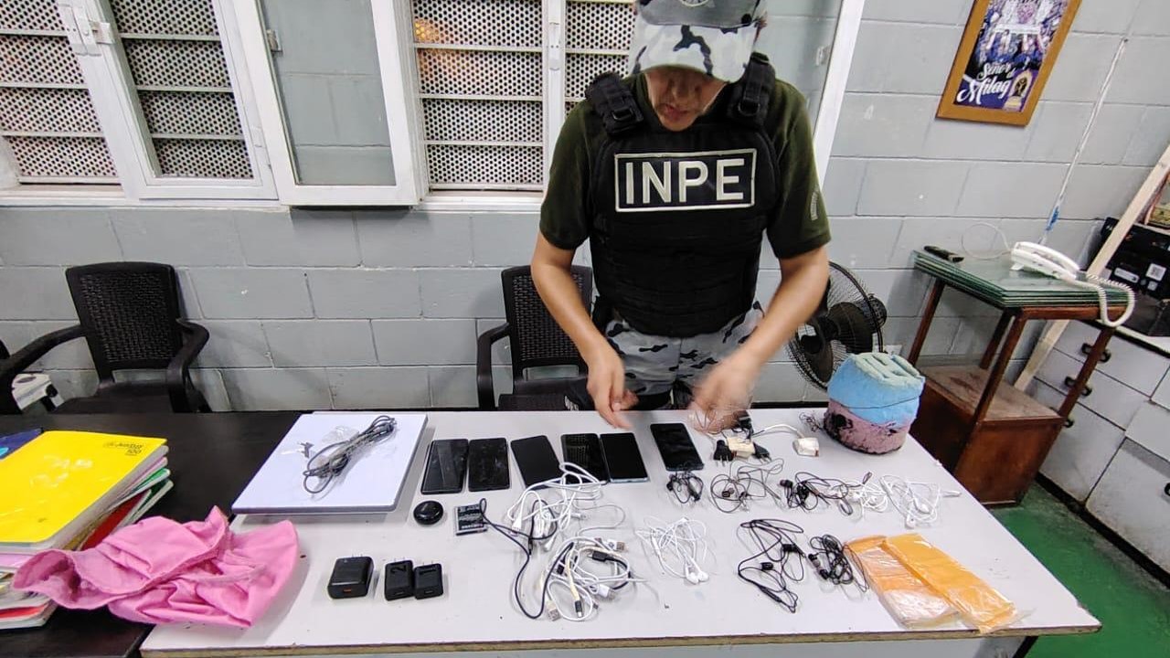 Operativo inopinado en penal Ancón I permitió  la incautación de celulares y un router inalámbrico