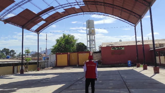 Lambayeque.– A pocas semanas del inicio del año escolar 2026, la Contraloría General de la República reveló que un alto porcentaje de instituciones de educación básica regular de inicial, primaria y secundaria de la provincia de Chiclayo, no cuenta con las condiciones necesarias de servicios básicos, seguridad, protección ni atención especializada.