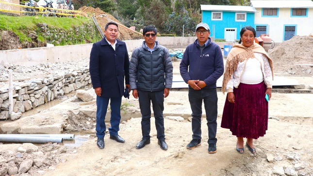 El alcalde y regidores de la Municipalidad Distrital de Usicayos verificaron los trabajos.