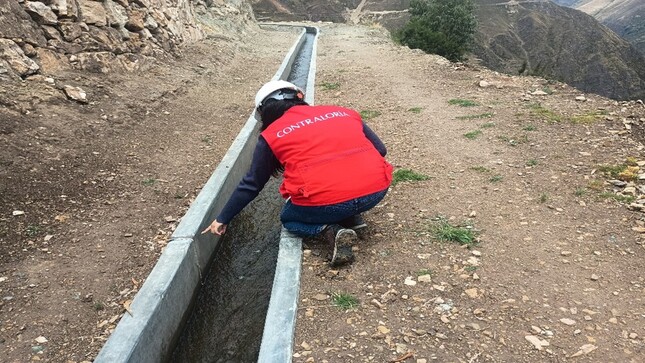 Huancavelica.-  La Contraloría General de la República (CGR) alertó que funcionarios de la Municipalidad Distrital de Anchonga recepcionaron, en noviembre de 2025, una obra de riego tecnificado, a pesar de que esta presentaba fisuras y deficiencias técnicas que ponen en riesgo la durabilidad y calidad de la estructura hidráulica. El proyecto valorizado en cerca de S/ 6 millones beneficiará a 864 agricultores de la zona.