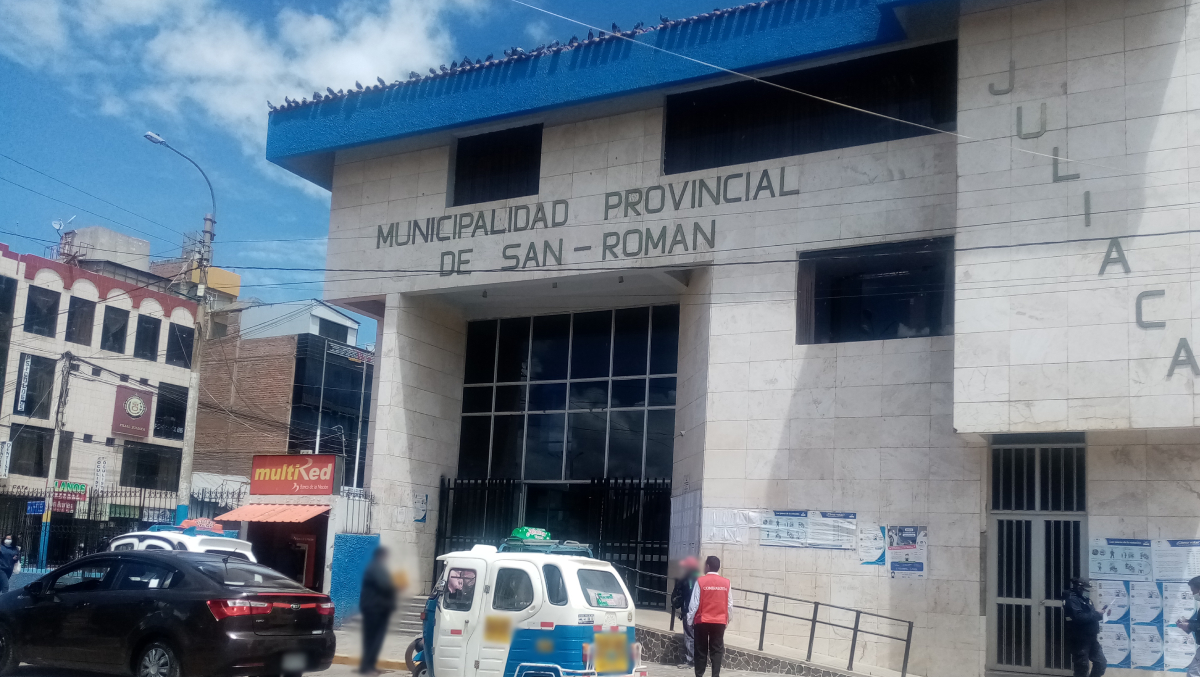 Puno.– La Contraloría General de la República (CGR) evidenció un perjuicio económico de S/ 87 425 en la Municipalidad Provincial de San Román, debido a la simulación de participación de un inspector en cuatro servicios de mantenimiento de caminos vecinales y la inobservancia reiterada ante incumplimientos contractuales durante la ejecución del mantenimiento del camino vecinal Centro Jaran – Rumicancha (PU 971), en el distrito de Juliaca.