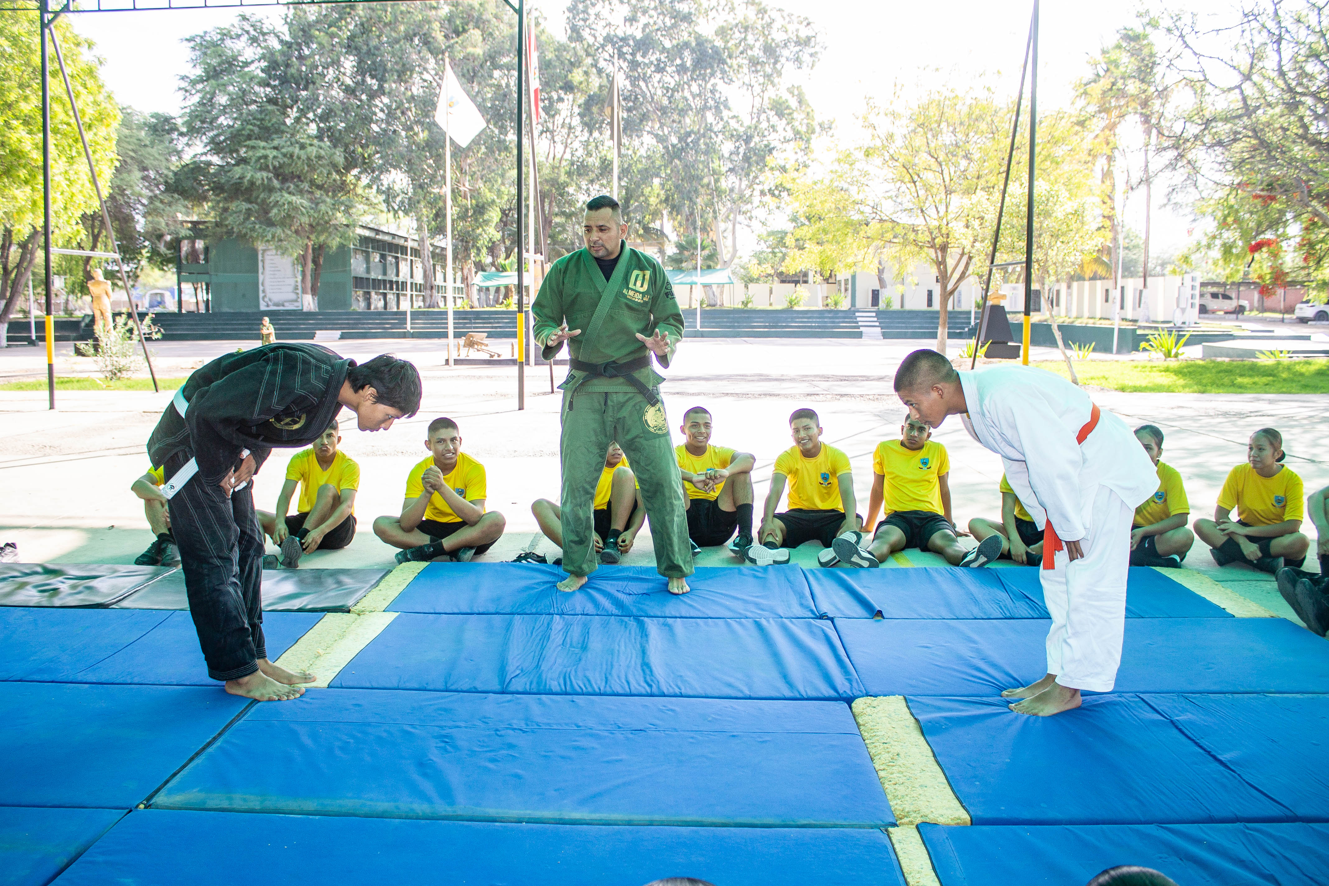 Curso de yudo, dirigido por el Capitán Caballería Frank Alvarado Alegría. 