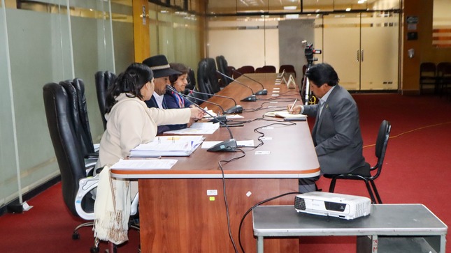 Comisión de educación acuerda convocar a Gerente Regional de Educación sobre el tema Instituto Clorinda Matto de Turner de Calca
