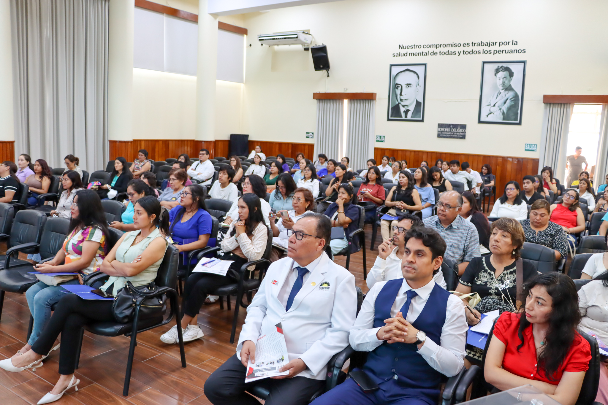 INSM "HD-HN" impulsa actualización científica en emergencias con jornada por XLI aniversario del Departamento de Emergencia