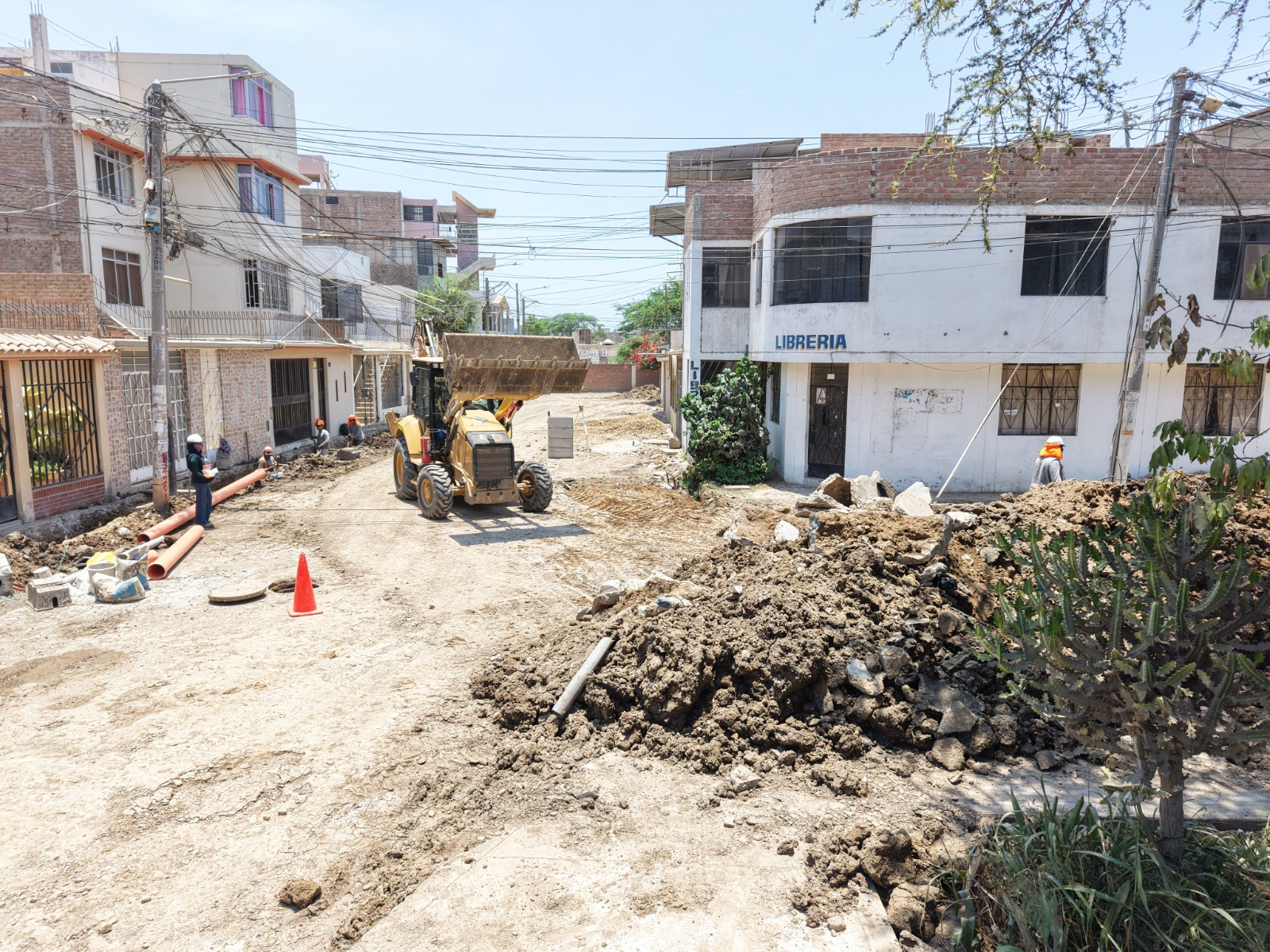 IMAGEN DE MAQUINARIA EN OBRA