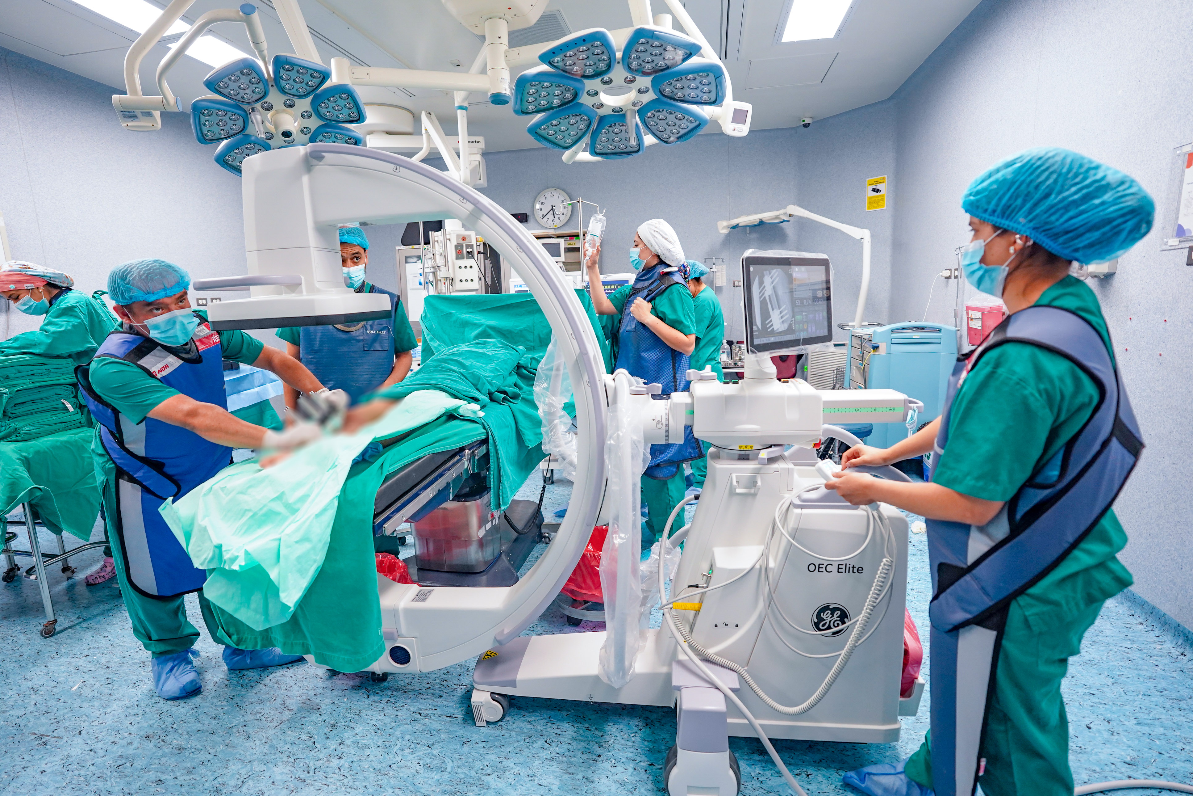 El nuevo equipo proporciona imágenes de alta definición en tiempo real, que ayudan a una mejor toma de decisiones durante los procedimientos quirúrgicos. 