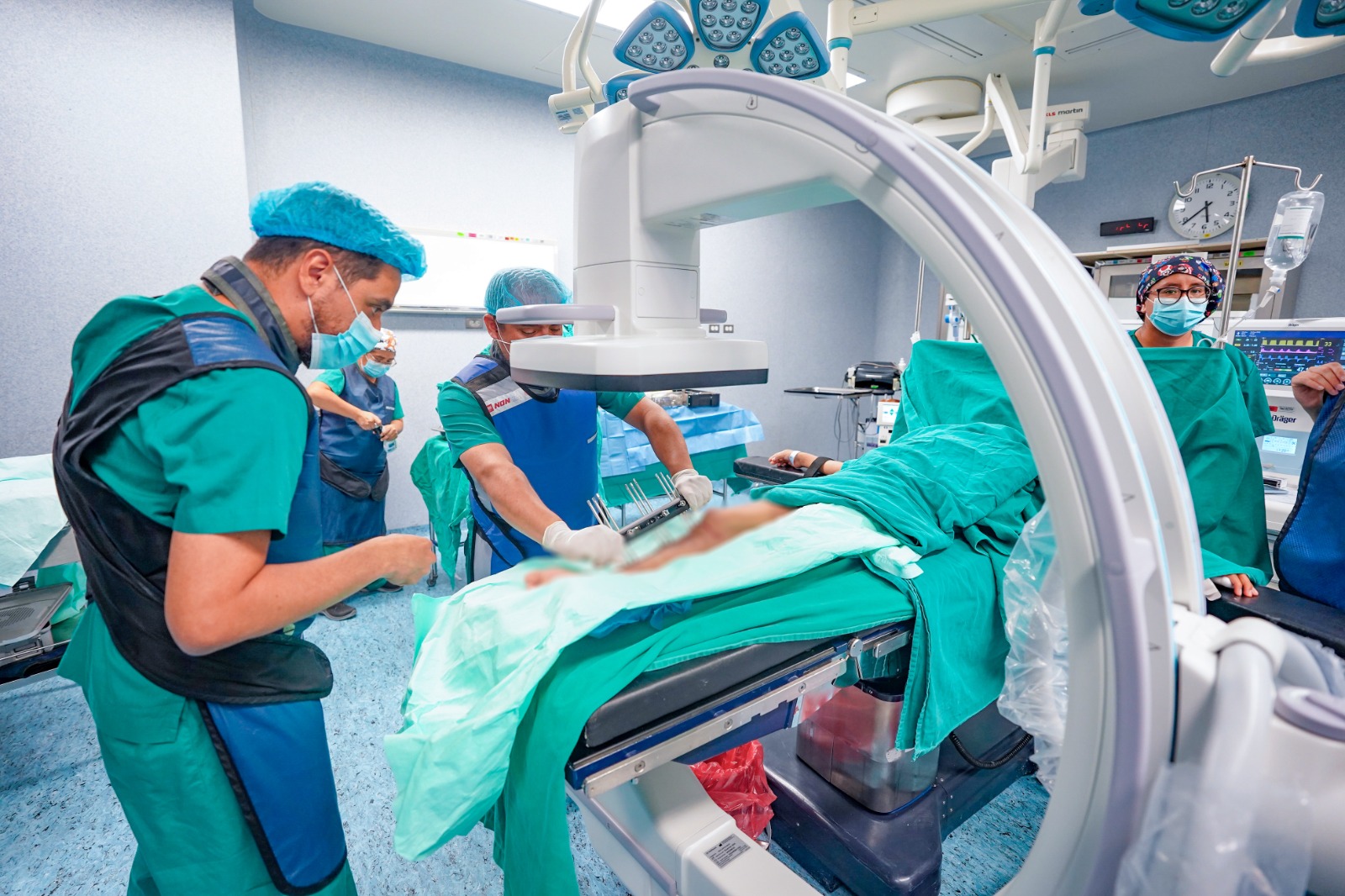 El nuevo equipo proporciona imágenes de alta definición en tiempo real, que ayudan a una mejor toma de decisiones durante los procedimientos quirúrgicos. 