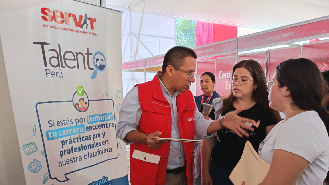 SERVIR lleva oportunidades de empleo y capacitación a la  Megaferia del Empleo