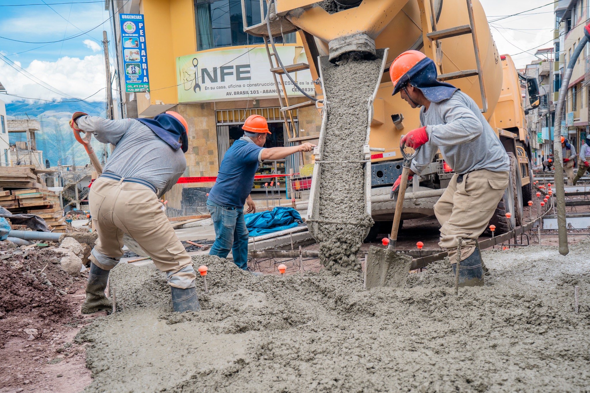 Alcalde Dialoga Con Vecinos Y Supervisa Avance De Importantes Vías En Las Américas.🤝