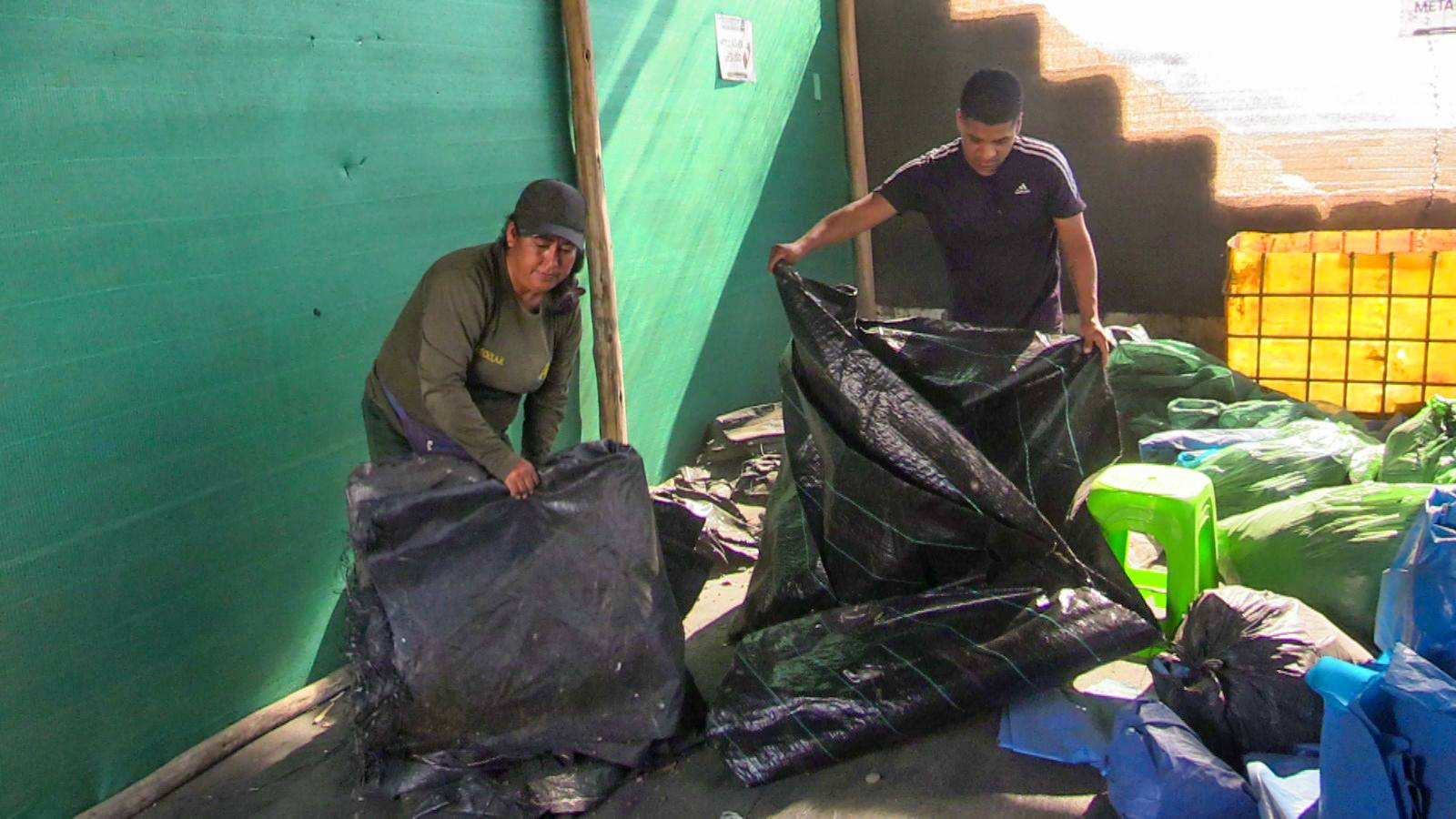 Acomodando los plásticos