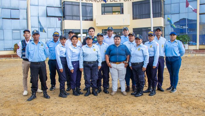 Foto,  Iniciamos la semana con patriotismo en Canoas de Punta Sal