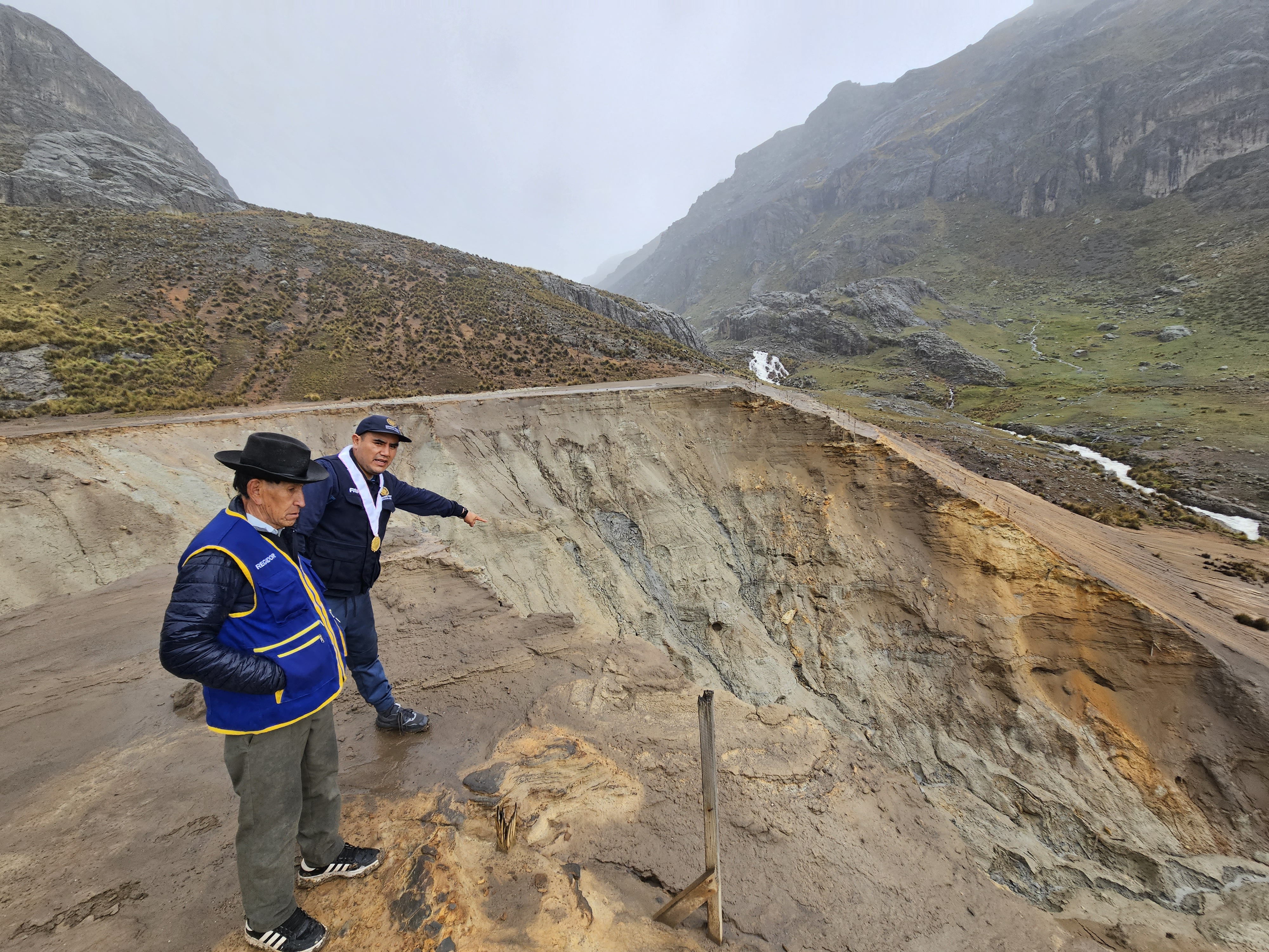 Fiscalía de Prevención del Delito advierte riesgos de colapso de relaveras mineras cercanas al río Conay