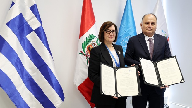 Lima.- Tras reconocer la importancia de fomentar la cooperación técnica, el intercambio de conocimientos y experiencias, así como la colaboración mutua con organismos internacionales para fortalecer la lucha contra la corrupción en cumplimiento de sus funciones constitucionales y legales, la Contraloría General de la República (CGR) del Perú, representado por el contralor general César Aguilar Surichaqui, y el Tribunal de Cuentas Helénico (HCA), representado por Sotiria Ntouni, suscribieron un convenio para fortalecer los lazos entre ambas entidades, en virtud de sus atributos y facultades.