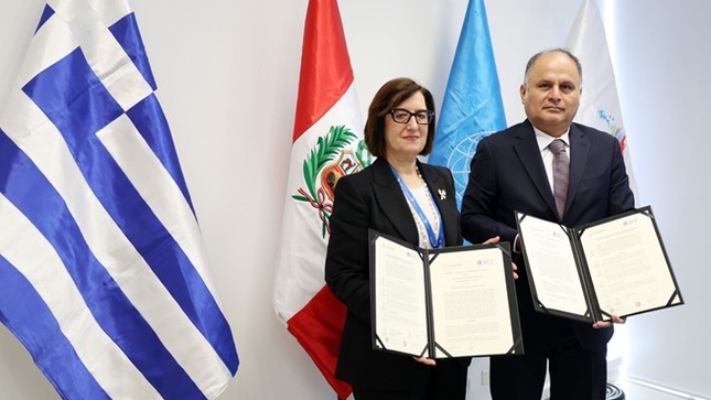 Lima.- Tras reconocer la importancia de fomentar la cooperación técnica, el intercambio de conocimientos y experiencias, así como la colaboración mutua con organismos internacionales para fortalecer la lucha contra la corrupción en cumplimiento de sus funciones constitucionales y legales, la Contraloría General de la República (CGR) del Perú, representado por el contralor general César Aguilar Surichaqui, y el Tribunal de Cuentas Helénico (HCA), representado por Sotiria Ntouni, suscribieron un convenio para fortalecer los lazos entre ambas entidades, en virtud de sus atributos y facultades.