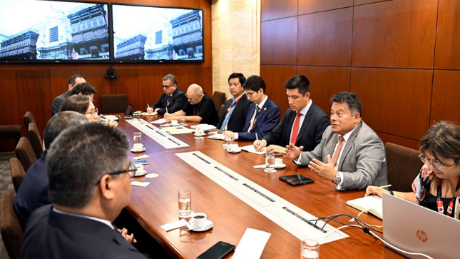 Tu voto cruza fronteras: Cancillería y ONPE coordinan despliegue de material electoral al exterior