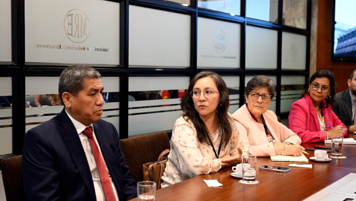 Tu voto cruza fronteras: Cancillería y ONPE coordinan despliegue de material electoral al exterior