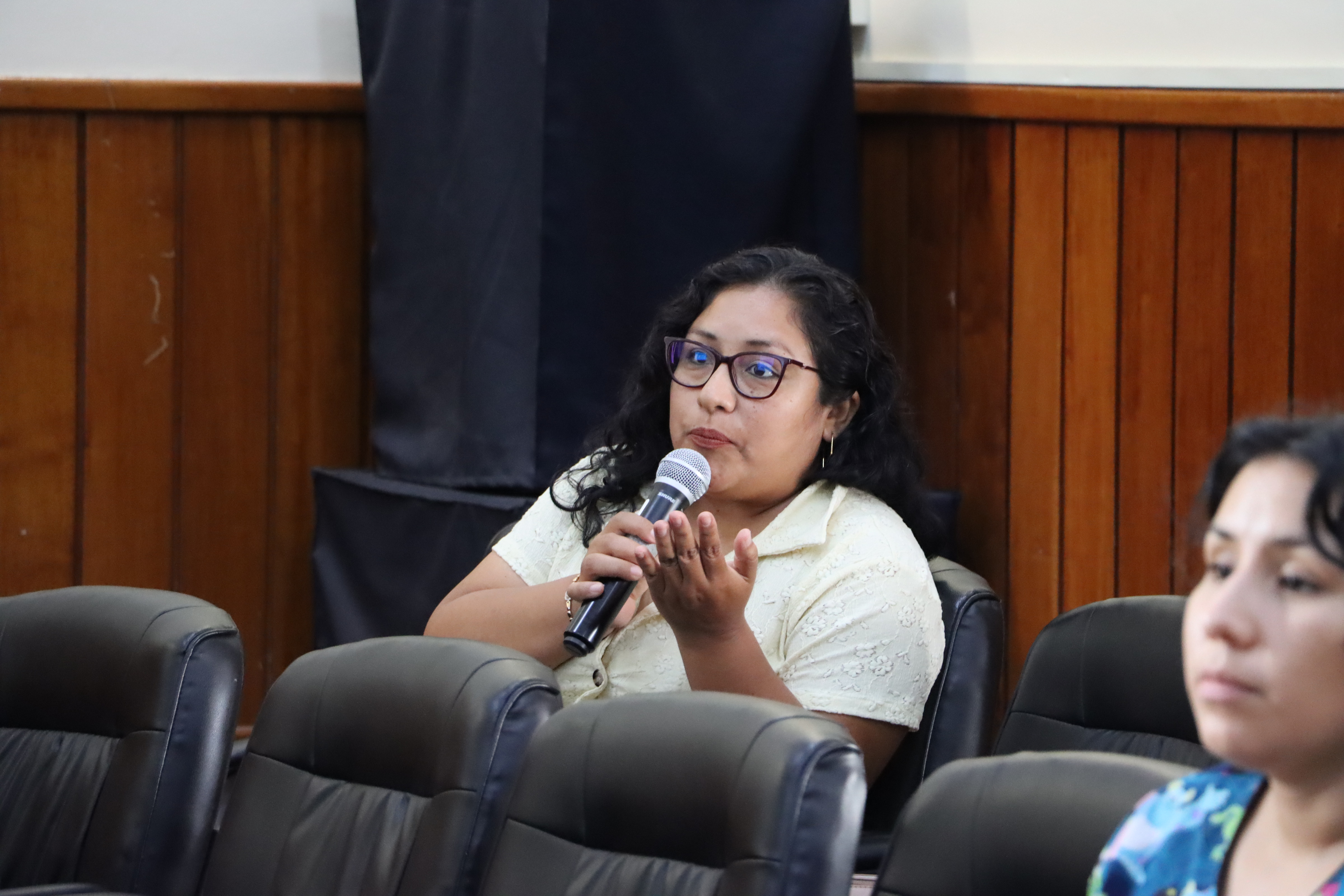 Experto Lizardo Rodríguez analiza el impacto de patrones familiares disfuncionales en el tratamiento sistémico de la depresión actual