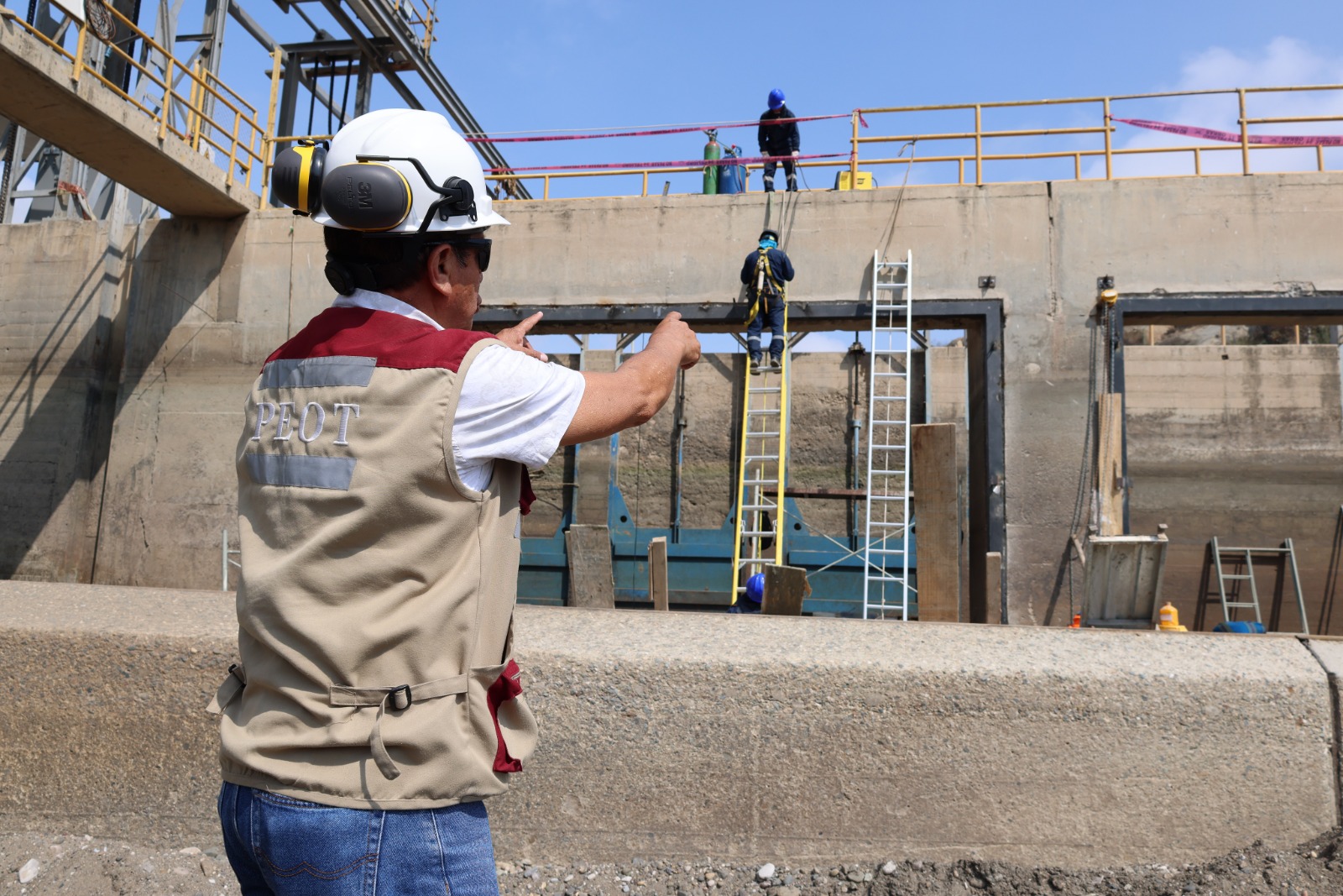 Se ejecutará la limpieza de 130 kilómetros de drenes y la rehabilitación de estructuras de riego en puntos clave a fin de asegurar la continuidad del servicio de agua para uso agrícola y otros. 