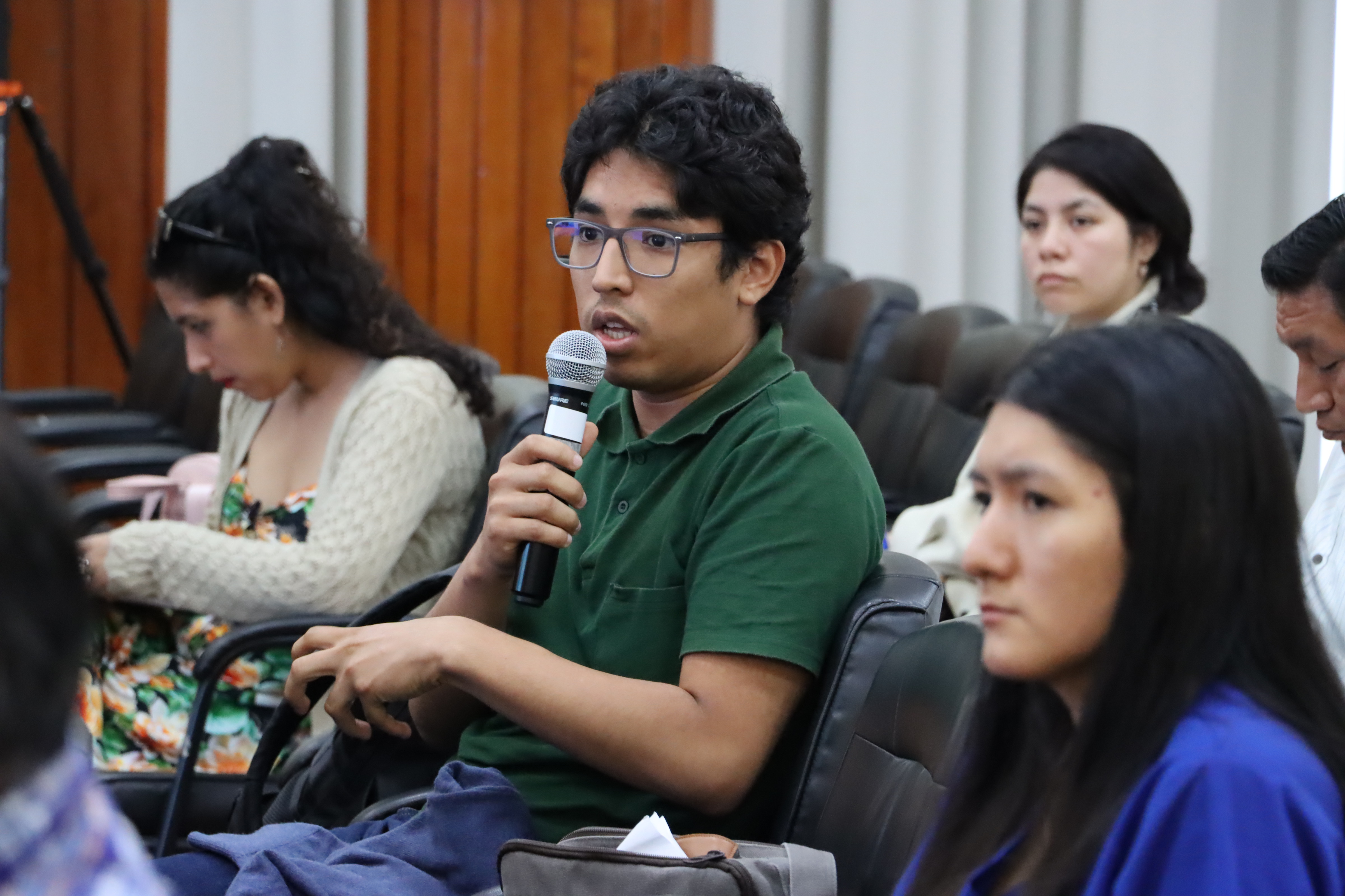 Especialista en salud mental presenta innovador enfoque sistémico para el tratamiento del duelo prolongado en Jornada Científica