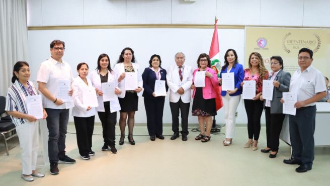 Archivo jpg muestra a los servidores enfermeros con cambio de grupo ocupacional 