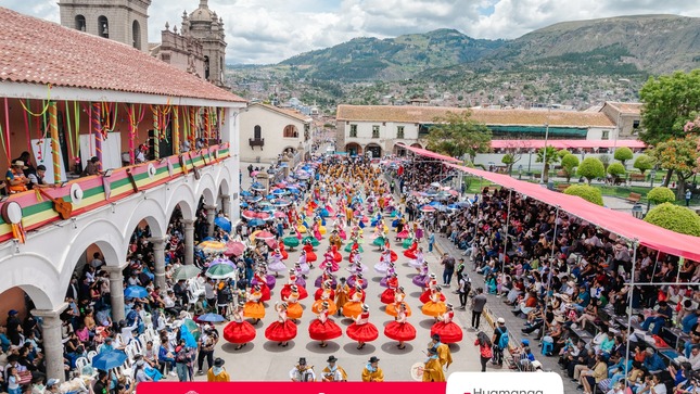 Alcalde de huamanga lidera el inicio del Carnaval Ayacuchano 2026 