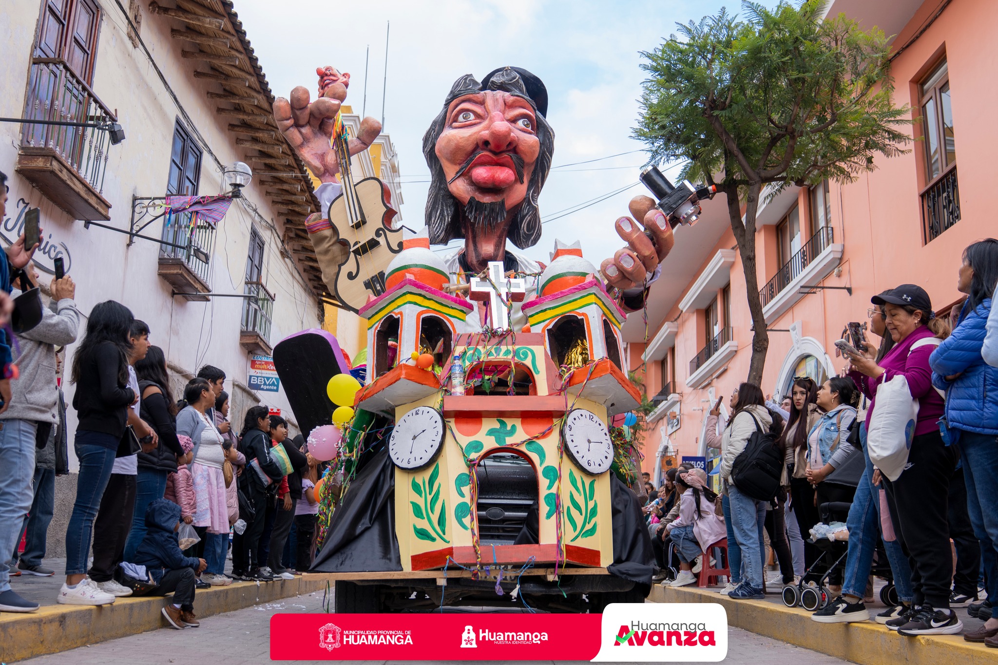Multitud despide el Carnaval Ayacuchano 2026 con la lectura del testamento y la quema del Ño Carnavalón