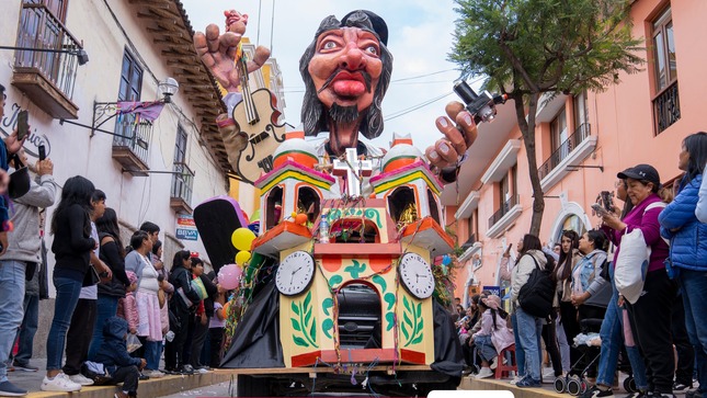 Multitud despide el Carnaval Ayacuchano 2026 con la lectura del testamento y la quema del Ño Carnavalón