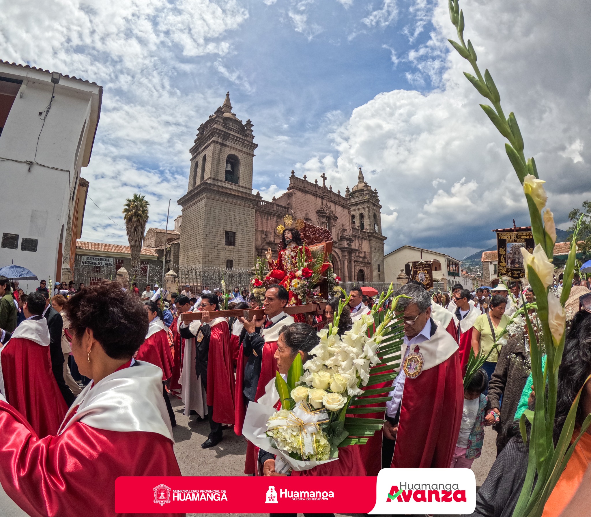 Masiva participación en el traslado del Señor de Ramos en Huamanga