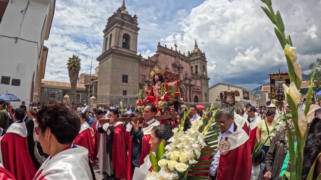 Masiva participación en el traslado del Señor de Ramos en Huamanga