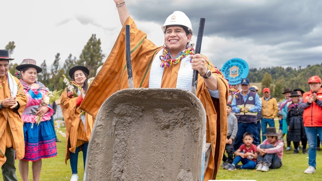 Alcalde de Huamanga inicia obra en Ccochapampa