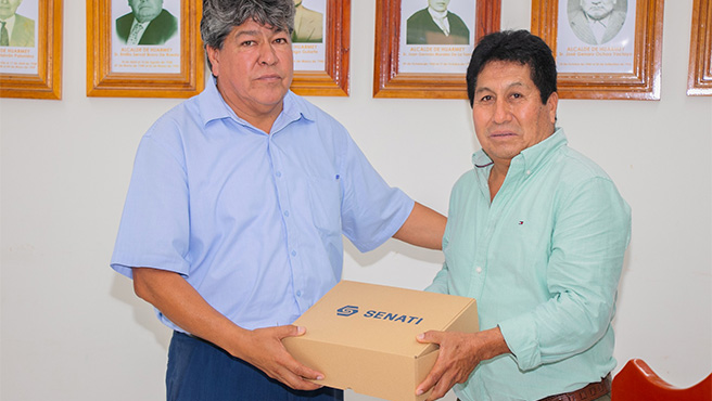 Autoridades reconocen el talento de los estudiantes huarmeyanos becados de Senati