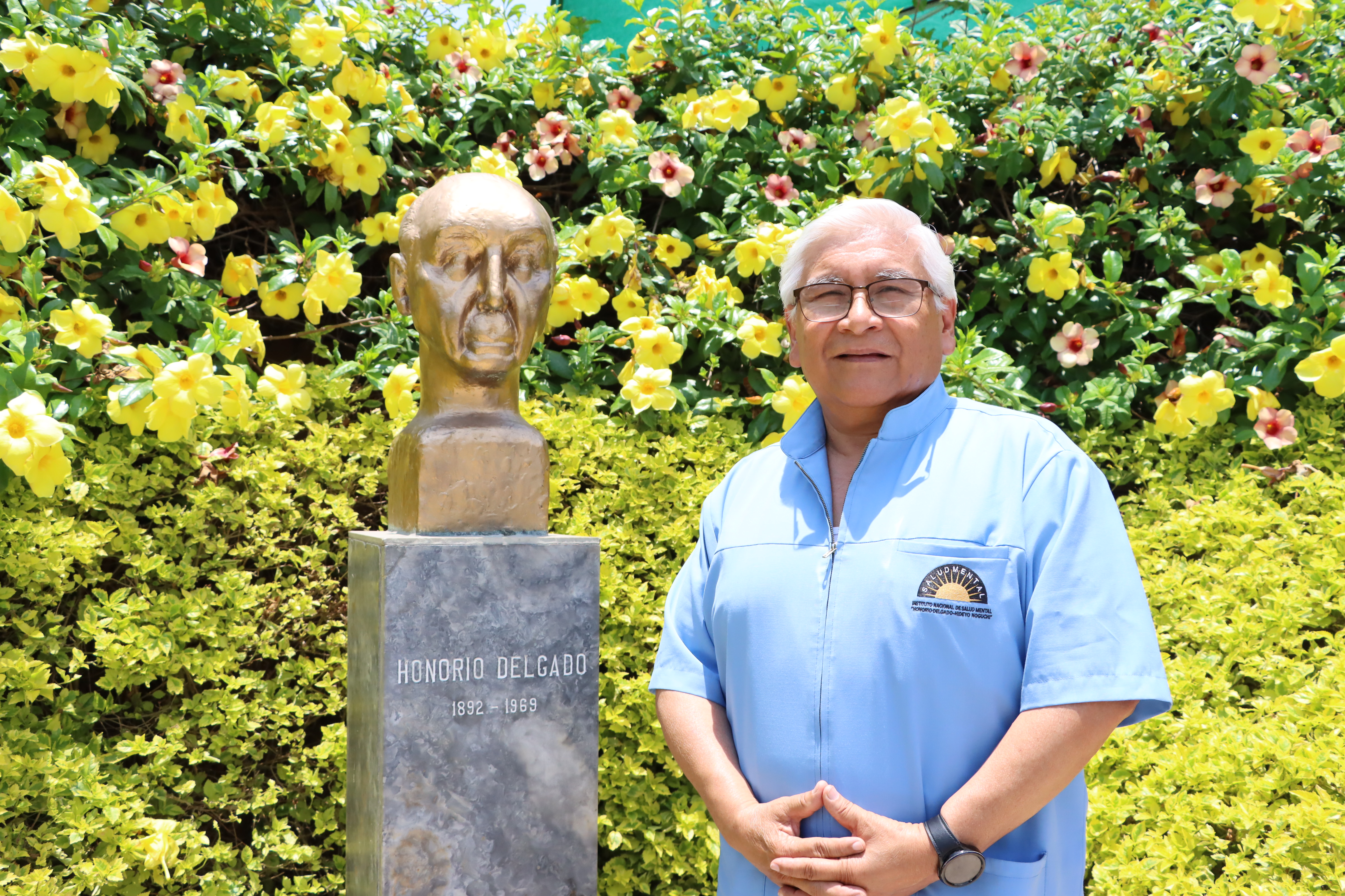 Gratitud en el alma: El Dr. Julio Huamán, testigo de la hermandad peruano-japonesa, rinde homenaje a los valores nipones en el INSM “HD-HN”.