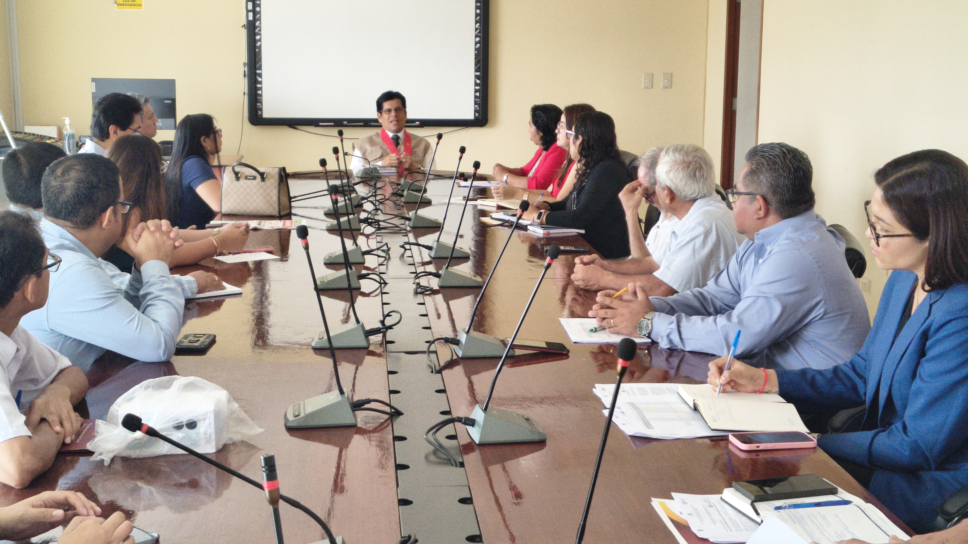 Establecen disposiciones para la atención de los usuarios durante el periodo vacacional judicial