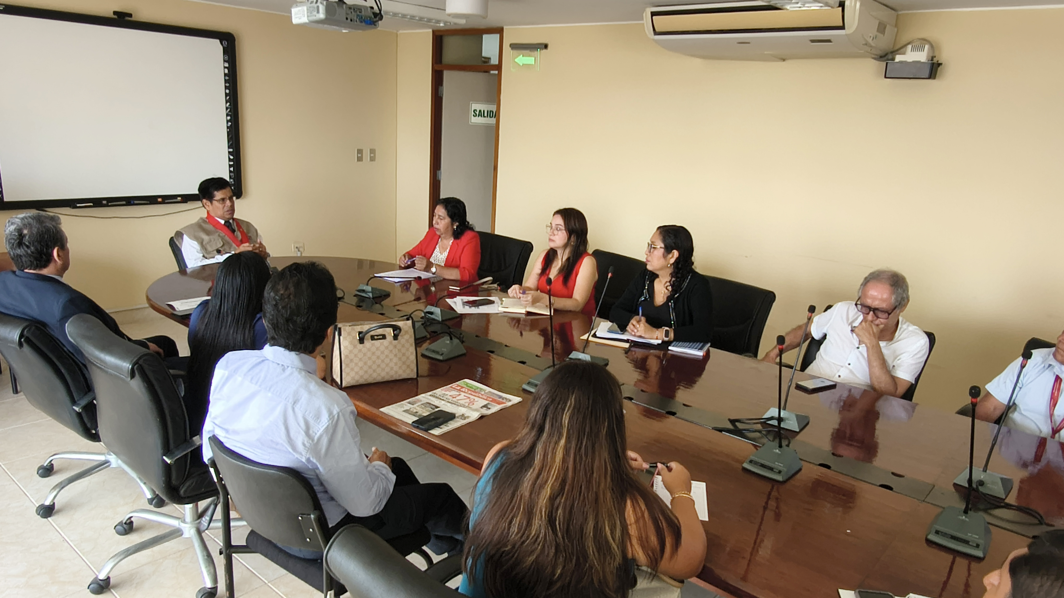 Establecen disposiciones para la atención de los usuarios durante el periodo vacacional judicial