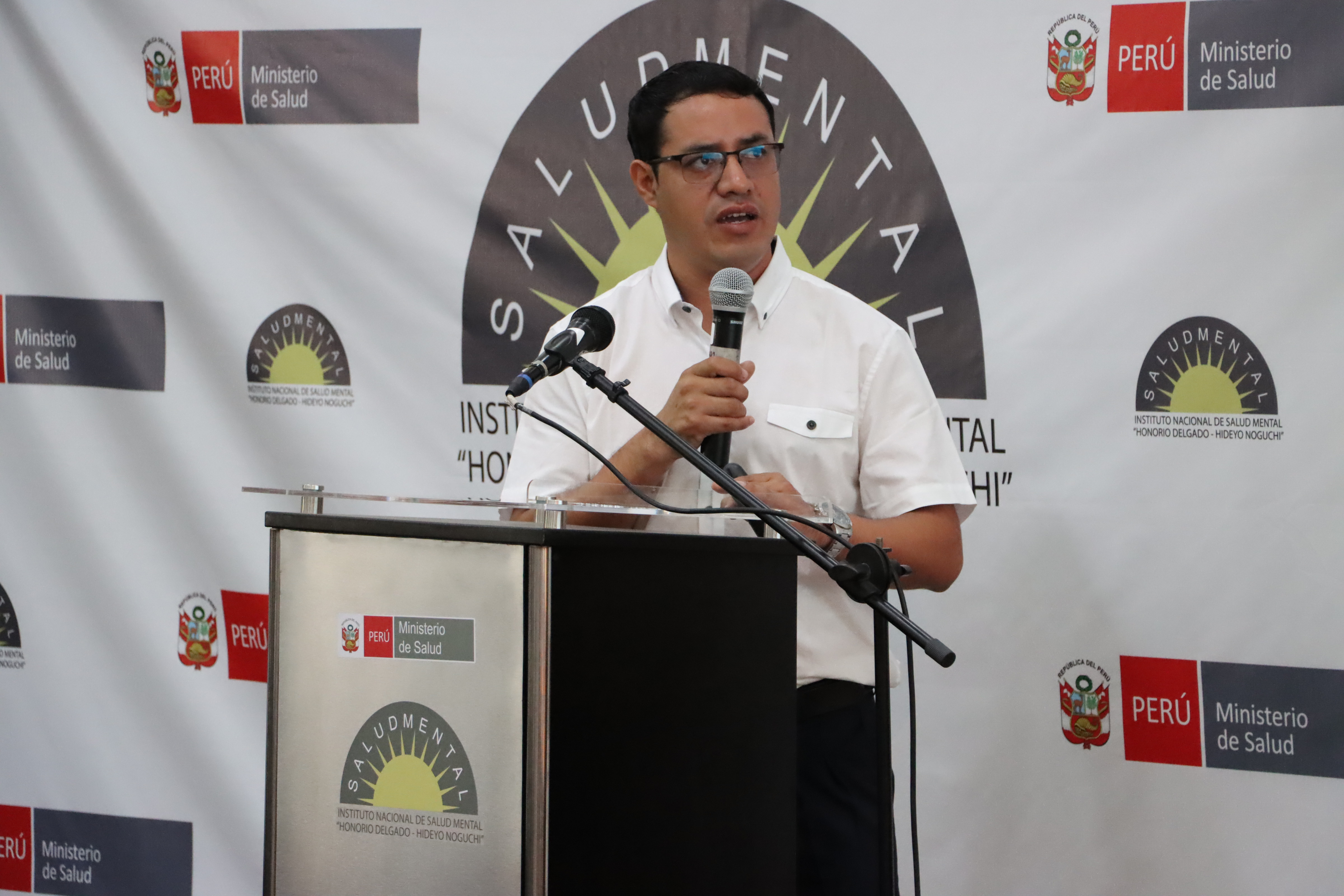 Destacan el rol crucial de enfermería en el manejo de crisis por trastornos depresivos en Jornada del INSM "HD-HN"