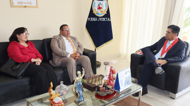 Corte de Piura estrecha lazos con Programa de Estudio de Derecho para impulsar la formación y proyección social