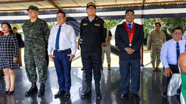 Presidente de la Corte de Ucayali participó en presentación del nuevo jefe del Ejército en la región (1)