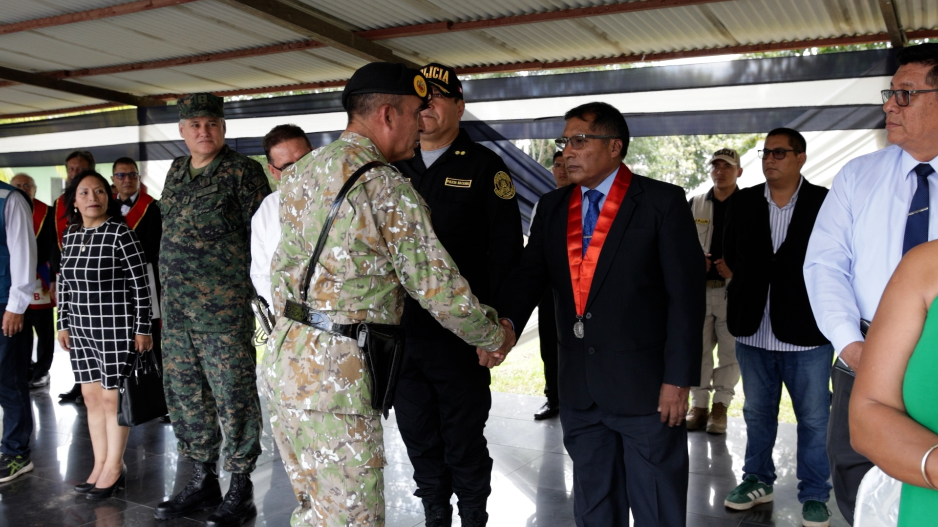 Presidente de la Corte de Ucayali participó en presentación del nuevo jefe del Ejército en la región (4)