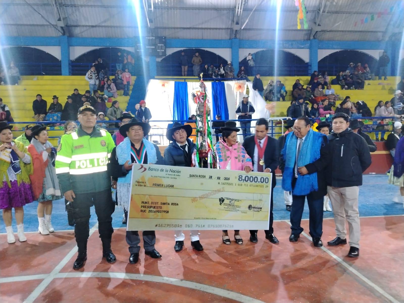 La Comparsa Pandillera Copos de Nieve se consagró como ganadora del “II Concurso Regional de Marinera y Pandilla Puneña 2026”, demostrando un alto nivel artístico, disciplina y compromiso con nuestras tradiciones culturales.

Su destacada presentación estuvo marcada por la elegancia en cada coreografía, la coordinación del elenco y la autenticidad en la interpretación de la pandilla puneña, cautivando al jurado y al público presente.

Este importante logro reafirma el valor de preservar y promover las expresiones culturales de nuestra región, fortaleciendo la identidad y el orgullo de nuestras danzas tradicionales. Felicitamos a todos sus integrantes por dejar en alto el nombre de su comparsa y contribuir al enriquecimiento cultural de nuestra comunidad.