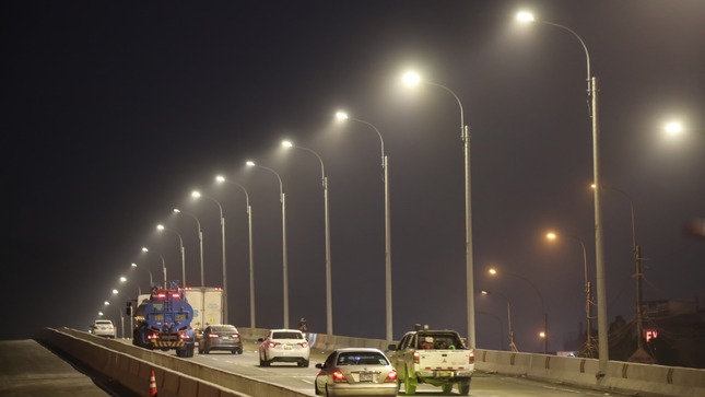 ¡Buena noticia! Se instalaron 55 postes con luminarias en el Bypass Las Torres