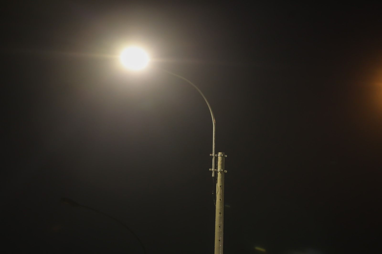 ¡Buena noticia! Se instalaron 55 postes con luminarias en el Bypass Las Torres