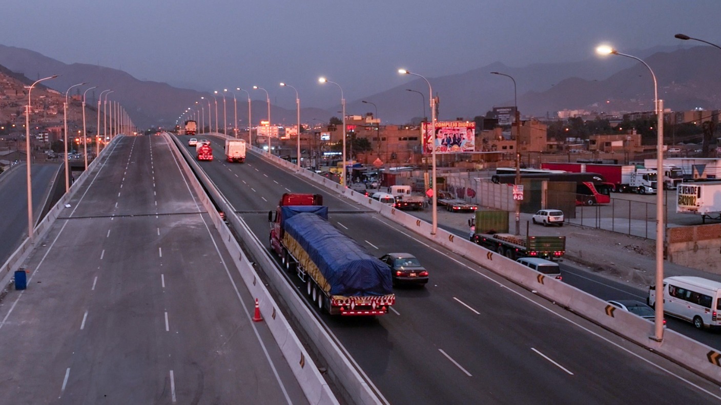 ¡Buena noticia! Se instalaron 55 postes con luminarias en el Bypass Las Torres