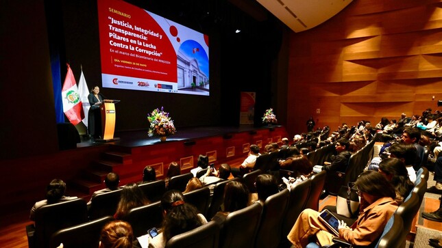 Más de 600 estudiantes y académicos participaron en seminario desarrollado por el bicentenario del MINJUSDH